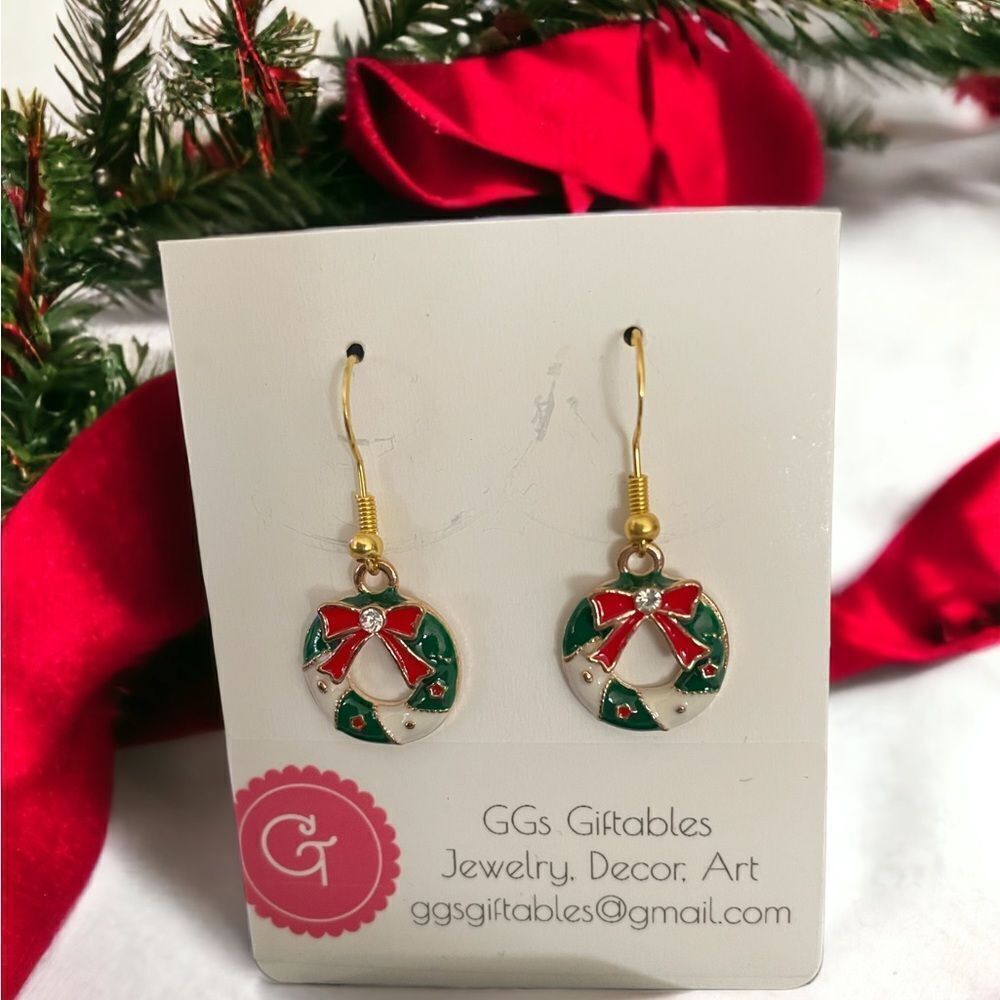 ‎CHRISTMAS WREATH GOLDTONE PIERCED EARRINGS